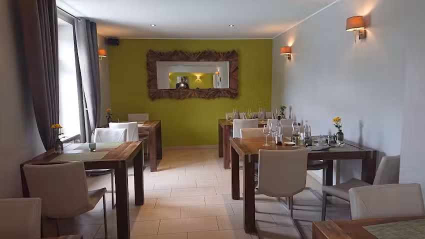 Amber Stuff – Villa Verde