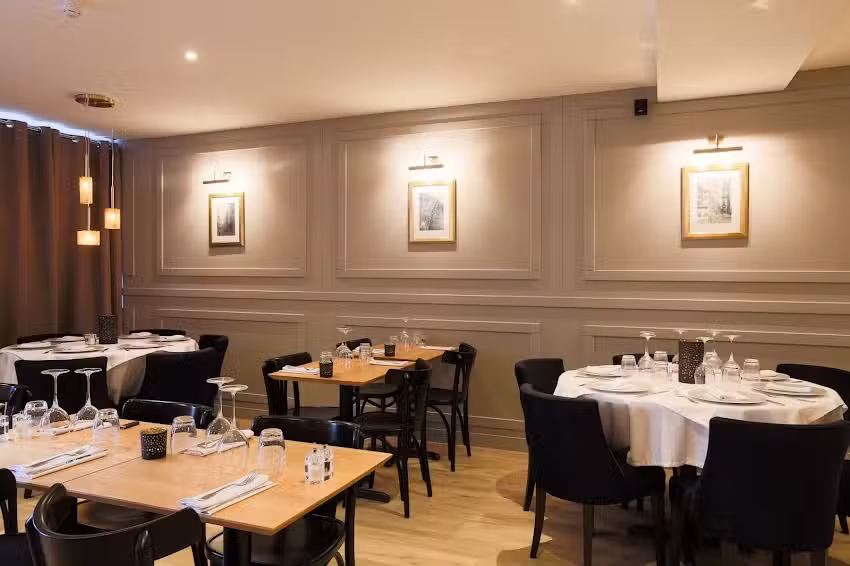 AU P&rsquo;TIT MAX – PLACE D&rsquo;ARMES