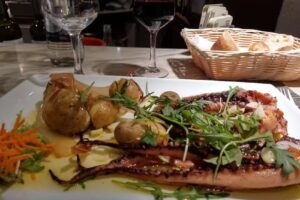 Bodega Restaurant Resto Café