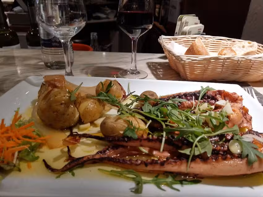 Bodega Restaurant Resto Café