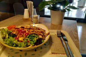dean&david | Bowls, Salate, Curries & Snacks in Luxembourg