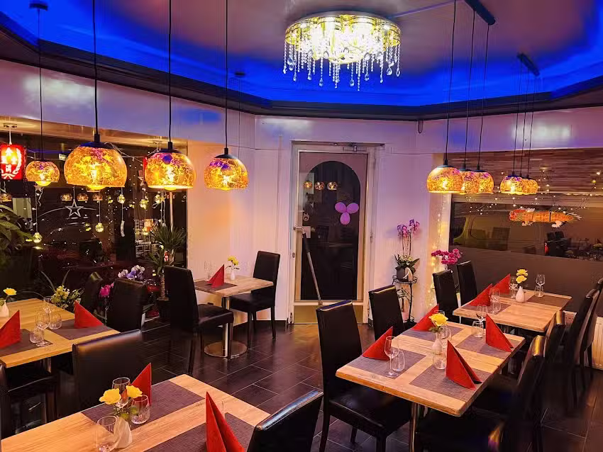 Foodie Sushi & Ramen Asiatique