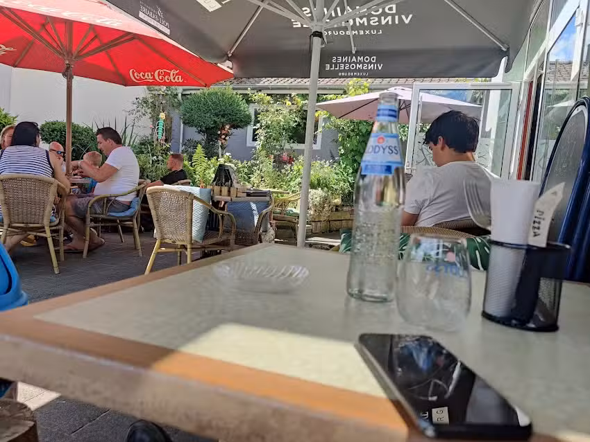 La Vallée Lounge Bar & Food