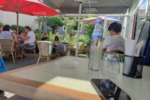 La Vallée Lounge Bar & Food